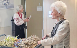 95-Year-Old Winnipeg Volunteer Helps Residents