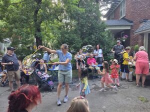 Weekly Montreal Gatherings Help Strangers Turn Into Friends